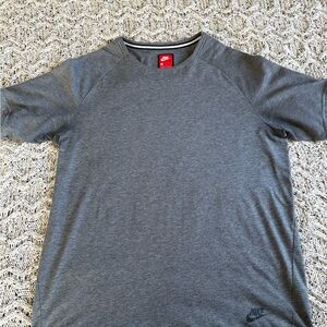 Nike Men’s Heather Grey Short Sleeve Bonded Knit Shirt Large